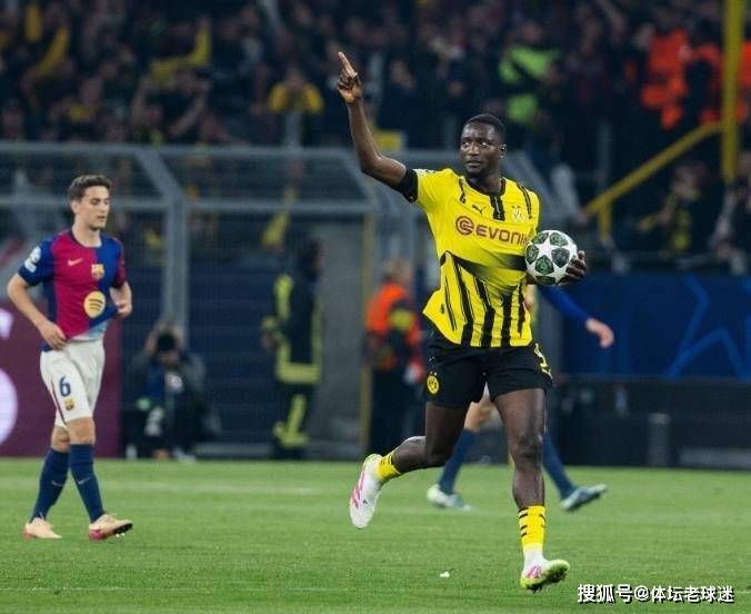 锋霸！球队战绩不佳难掩个人神勇发挥，欧冠帽子戏法创造两项纪录